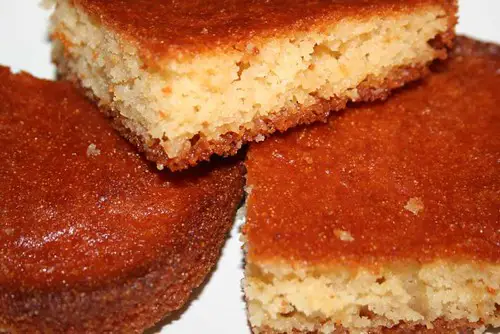 Ravani - saftiger griechischer Kuchen mit Sirup - tobias kocht!