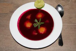 Kalte Rote Beete Suppe mit Campari