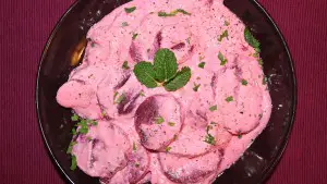 Warmer Rote Beete Joghurt Salat mit Minze
