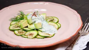 Marinierter Zucchini Salat mit Avocado