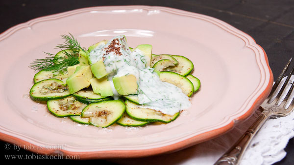Marinierter Zucchini Salat mit Avocado